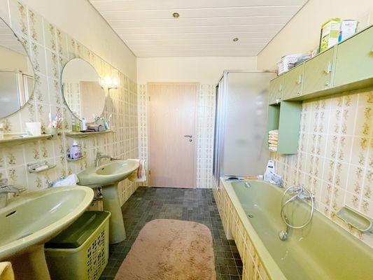 Badezimmer EG
