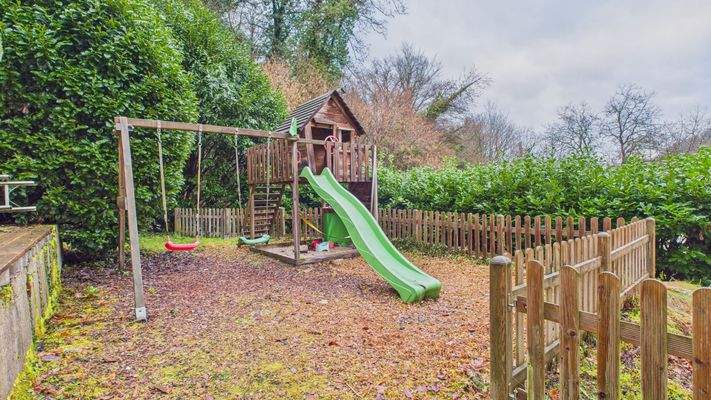 Privater Spielplatz im Garten