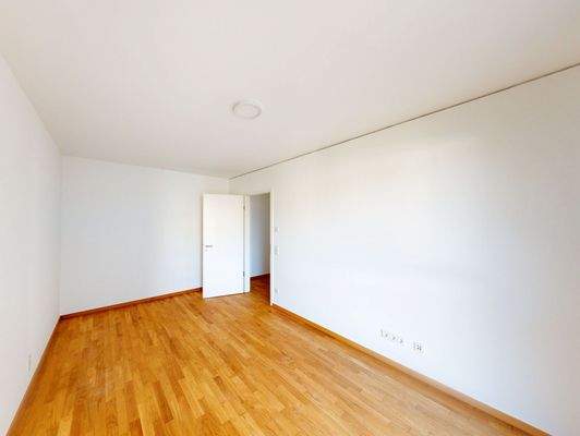 Großzügiges Schlafzimmer