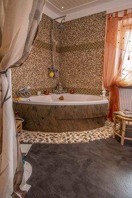 Badezimmer Hauptwohnung