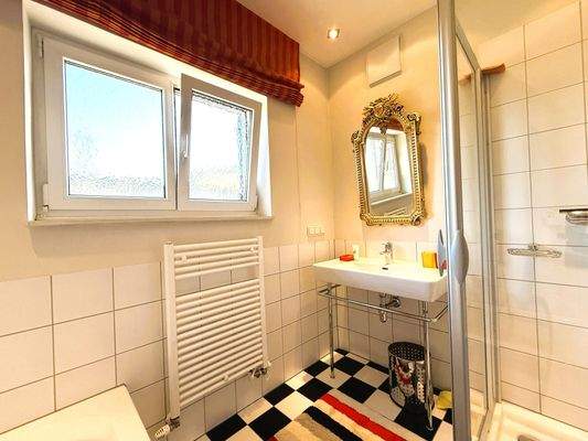 Badezimmer mit Dusche....