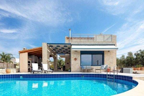 Kreta, Loutra: Steinvilla mit wunderschönem Meerblick zu verkaufen