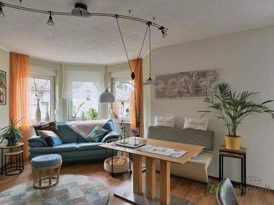 Couch und Esstisch