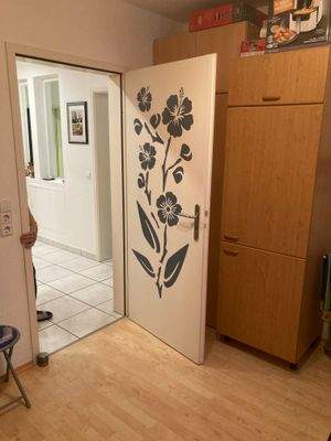 ... ein Flurblick, aus dem kleineren Zimmer ...