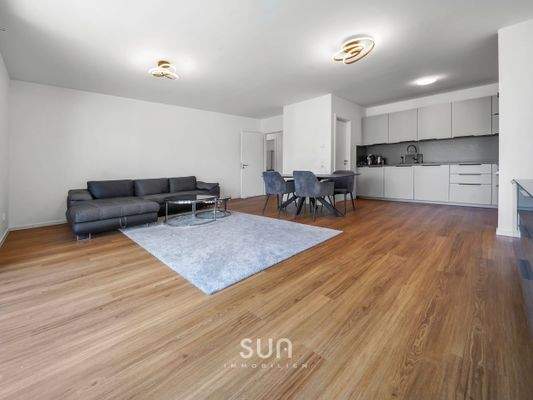 Lichtdurchflutetes Wohnzimmer