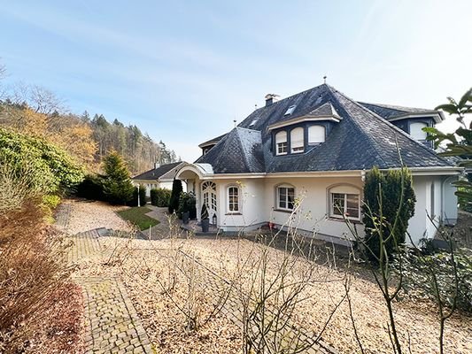 Villa mit traumhaftem Grundstück