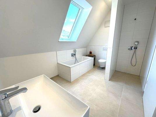 W10_Badezimmer OG_website.jpg