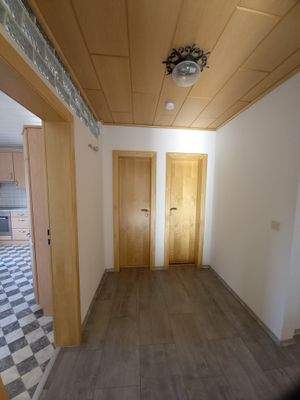 Speisekammer links / Gäste-WC rechts