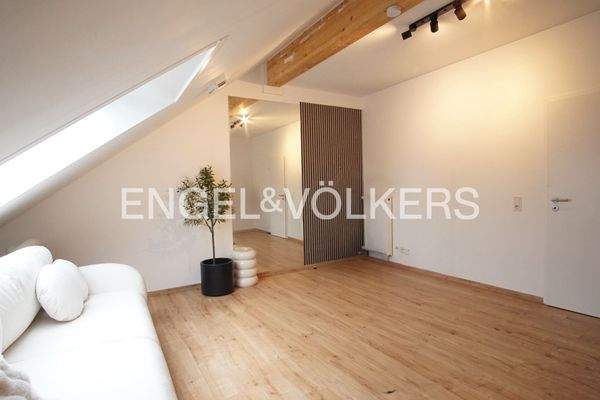 Geräumige Zimmer im Dachgeschoss mit viel Platz zur individuellen Nutzung