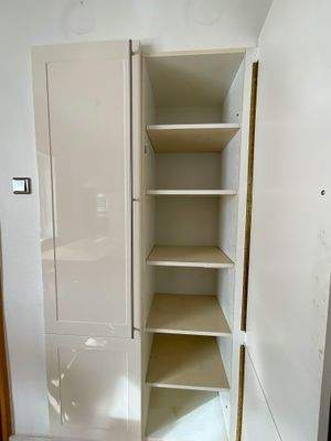 Mit praktischem Einbauschrank