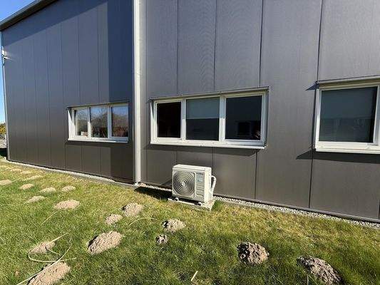 Außenansicht / Luft-Wärmepumpe