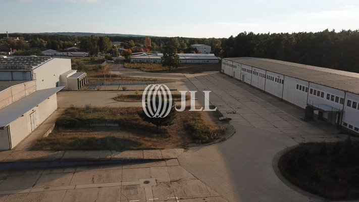 Hoffläche zwischen Hallen 4 + 