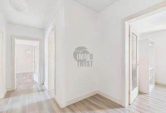 Flur (durch K.I geräumt)