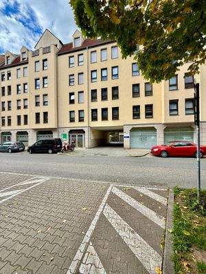 Ansicht Straßenseite und Einfahrt.jpg