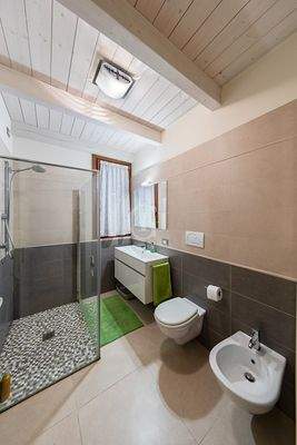 Badezimmer im Untergeschoss