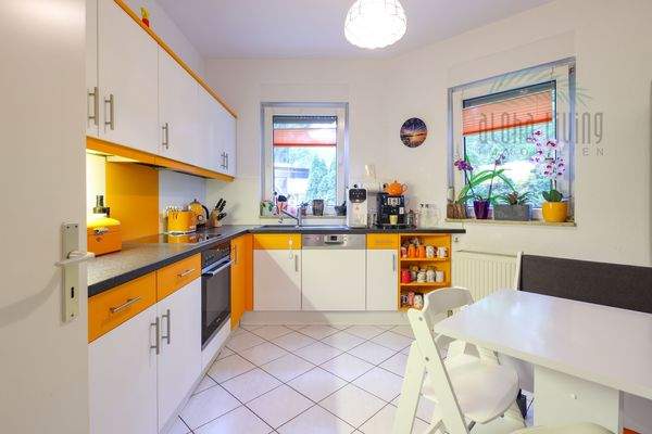 Kitchen (ground floor)