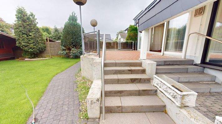 Garten - Treppenaufgang auf Terrasse