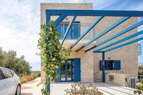 Kreta, Loutra: Steinvilla mit wunderschönem Meerblick zu verkaufen