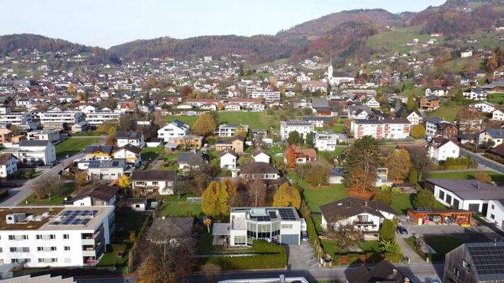 Wohnhaus mit Geschäftlokal in Weiler
