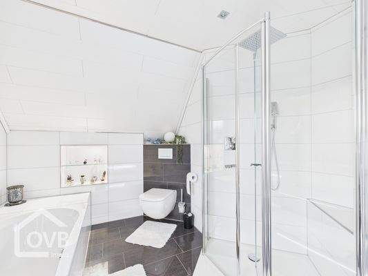 Badezimmer DG, hinteres Haus