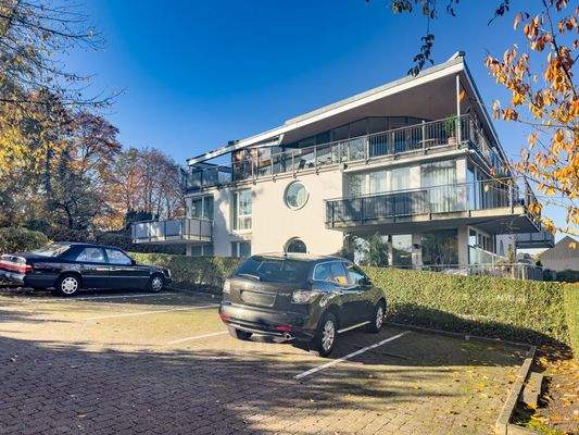 Eigener Stellplatz vor der Tür