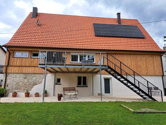 Hintere Ansicht vom Garten Richtung Haus