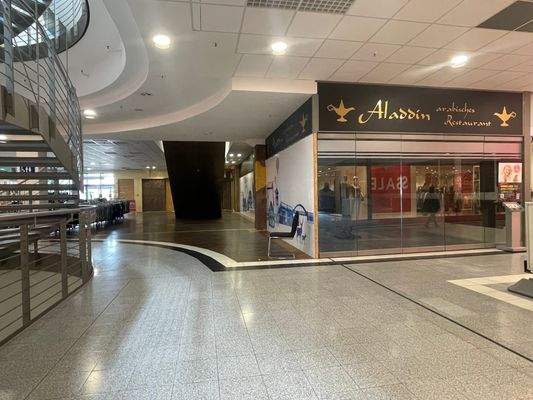 Eingang und Fläche im Center 2