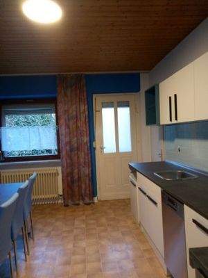 Teilansicht Küche mit Blick zum Balkon