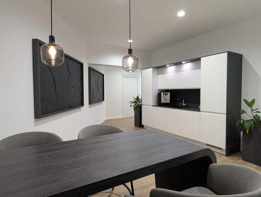 Wartebereicht mit Teeküche