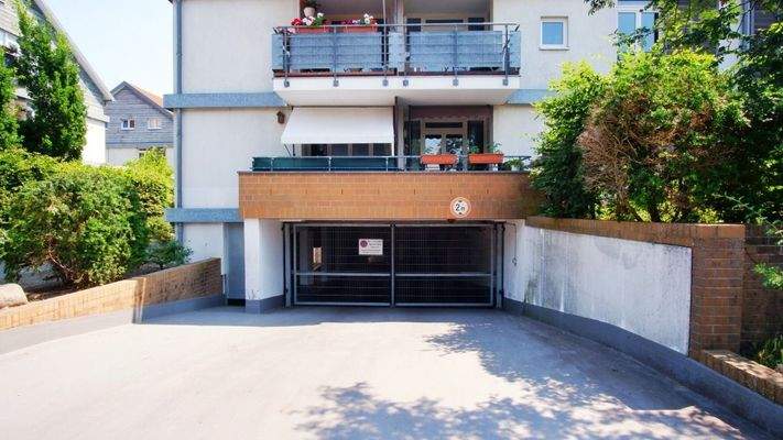 Einfahrt-Ausfahrt Tiefgarage