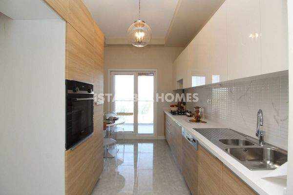 Modern Real Estate with Forest and City Views in Kagithane