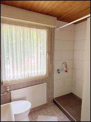 OG Tageslichtbad mit Dusche