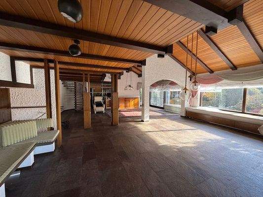 Wohnbereich mit halboffener Küche