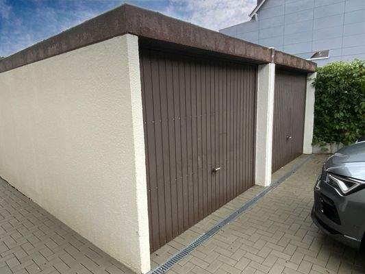 2 Garagen (eine davon mit Grube)