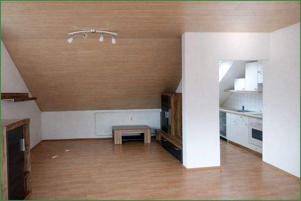 Im Wohnzimmer mit Sicht auf die Küche