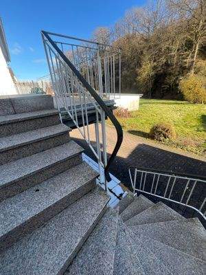 Treppe von Balkon EG zum Garten