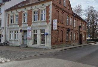 Haus Vorder- und Seitenansicht