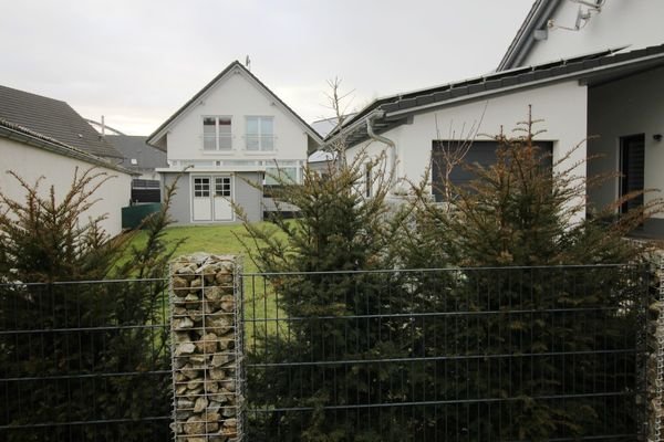 6-Außenansicht mit Gartenhaus