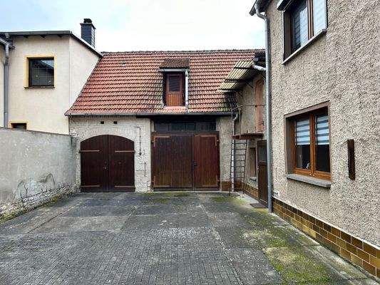 Hof und Nebengelass/Garage 2