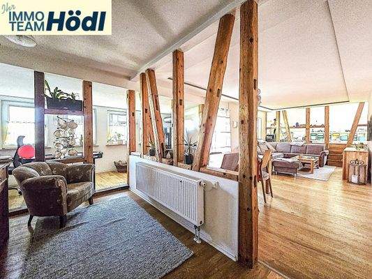 Helles Wohn- und Esszimmer mit Wohlfühlatmosphäre