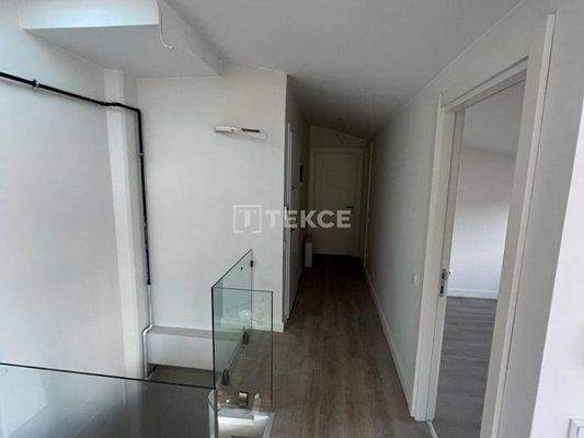 Duplex Apartment Close to Metrobüs Station in İstanbul Beşiktaş