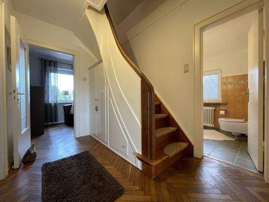 Flur mit Treppe in den Spitzboden