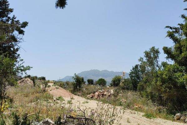 Kreta, Litsarda: Ruhiges Grundstück mit Baugenehmigung und atemberaubender Aussicht auf die Landschaft zu verkaufen