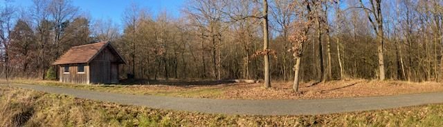 Hütte am Weg.jpg