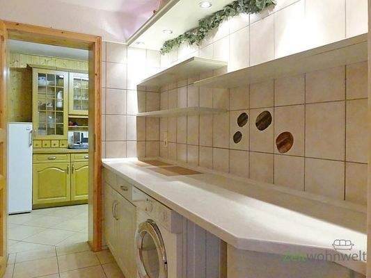 Waschmaschine im Küchen-Vorraum