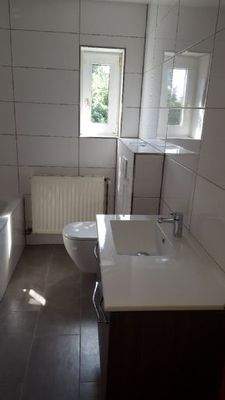 Bad untere Etage Waschtisch