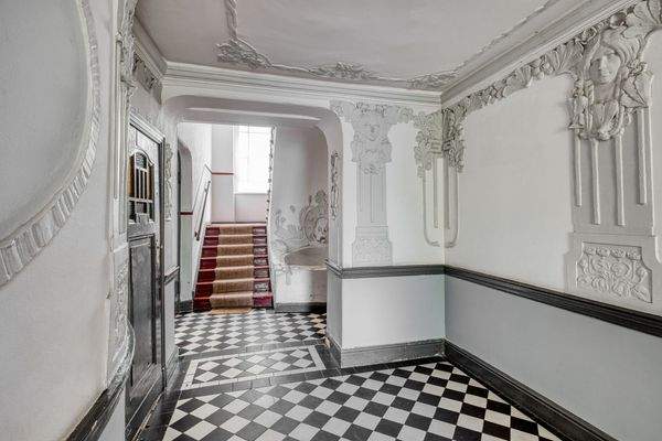 Hausflur mit Altbaustilelementen