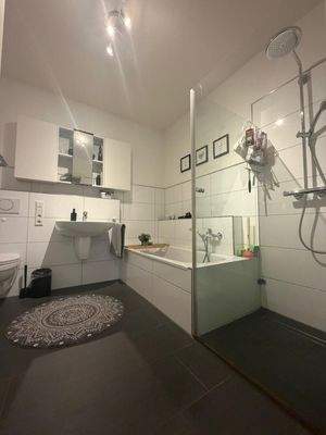 Modernes Badezimmer