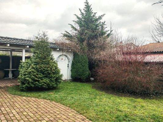 Carport und Gerätehaus