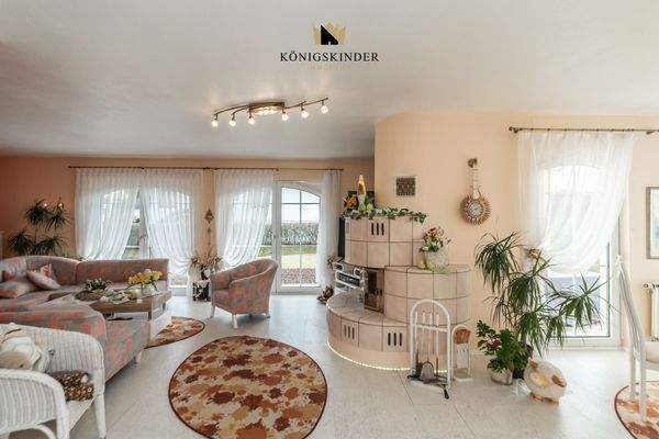 ...ins große Wohn- und Esszimmer...